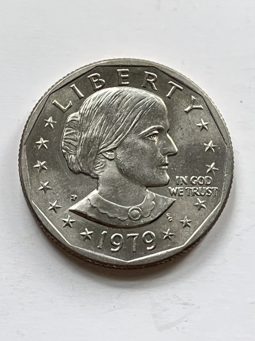 Front of Susan B Anthony coin featuring left facing portrait of Susan B Anthony
